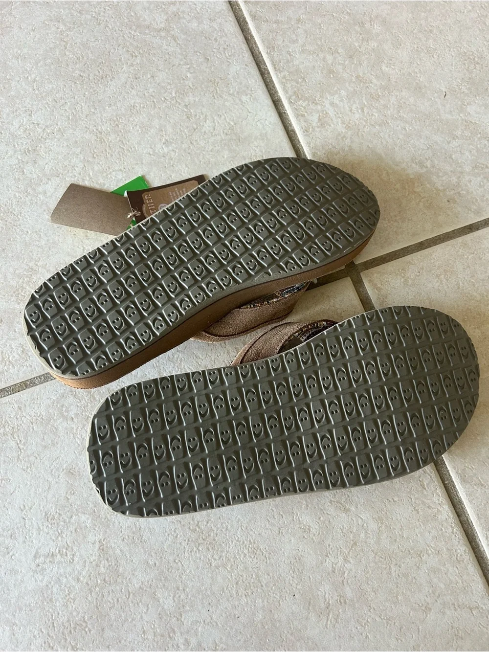 Sanuk Tan Ziggy Suede Leather Flip Flop Sandals NWT! Men’s Size 9